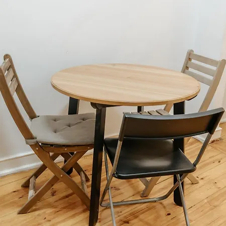 Πανσιόν Aquilla's Family 103 By Mycelia Lisboa