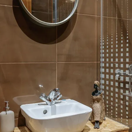 Aquilla's Family 103 By Mycelia Πανσιόν