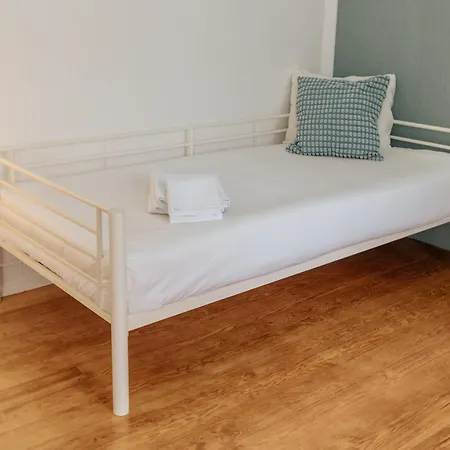 Aquilla's Family 103 By Mycelia בית הארחה ליסבון