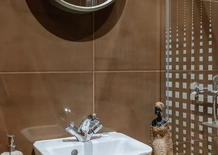 Aquilla's Family 103 By Mycelia Guest house